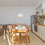 Sea View Apartment Beatrice By Irundo